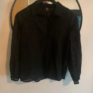 genomskinlig blus❤️ - genomskinlig blus med puffiga armar och såååå snygg passar s/m 