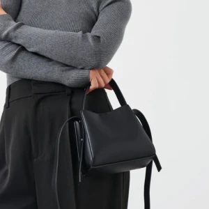 Gina väska - Super söt svart väska, helt ny men har inte kommit till användning🫶helst byte mot annan väska eller annan färg