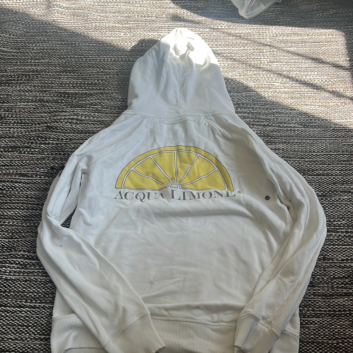 Vit hoodie från Acqua Limone med dragkedja - 1