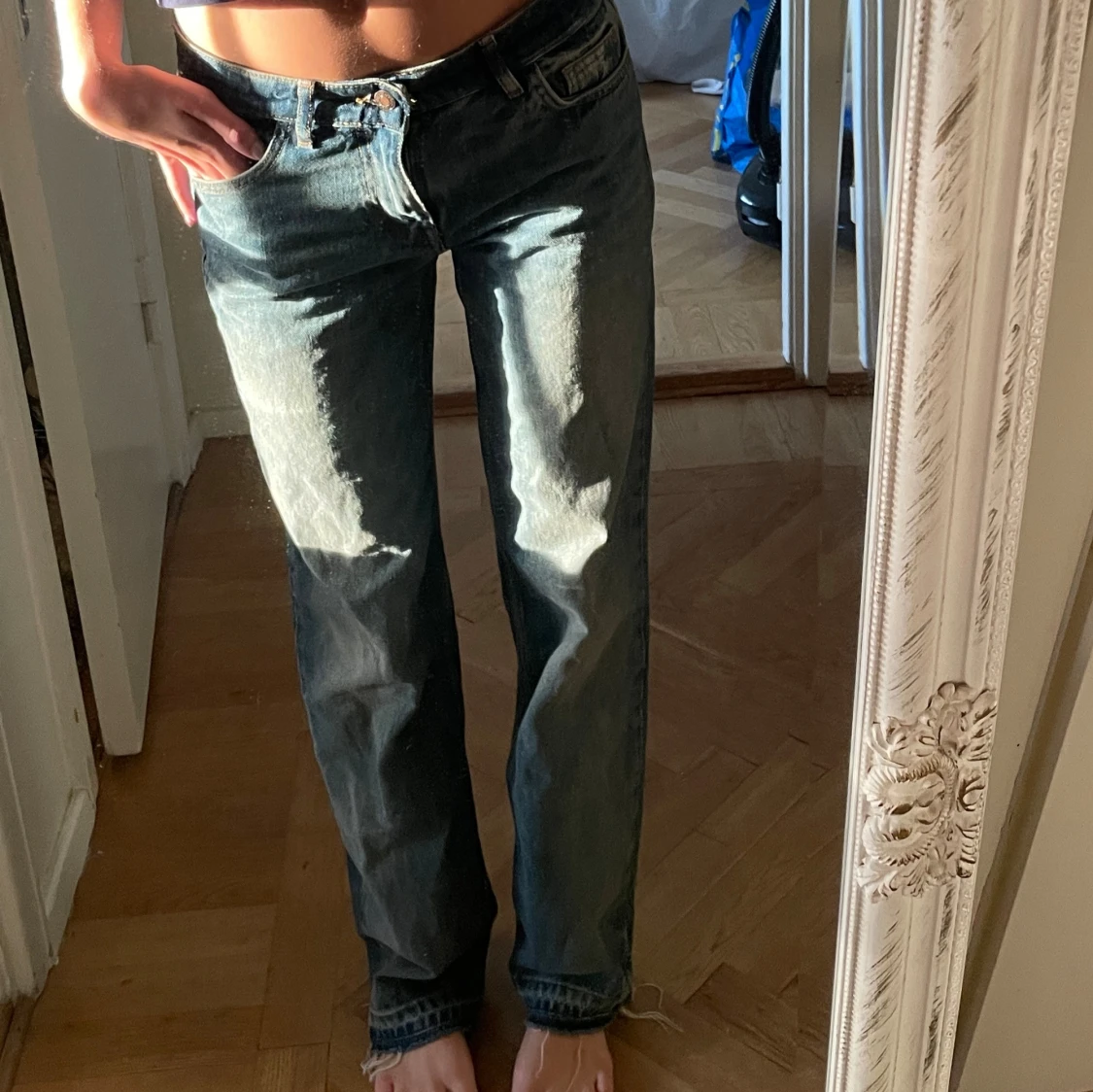 Mörkblåa raka jeans med lågmidja