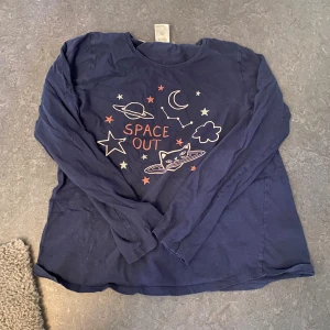  planet pyjamas  -  en planet pyjamas från Kappahl 