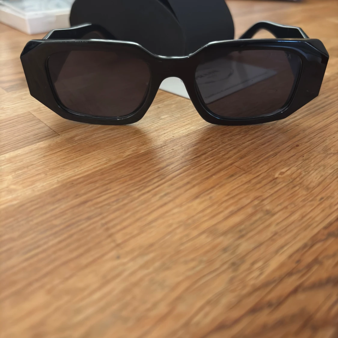 Svarta solglasögon från Prada - 3