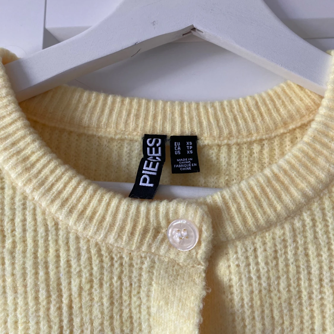 Gul ribbad kofta från Pieces XS - 1