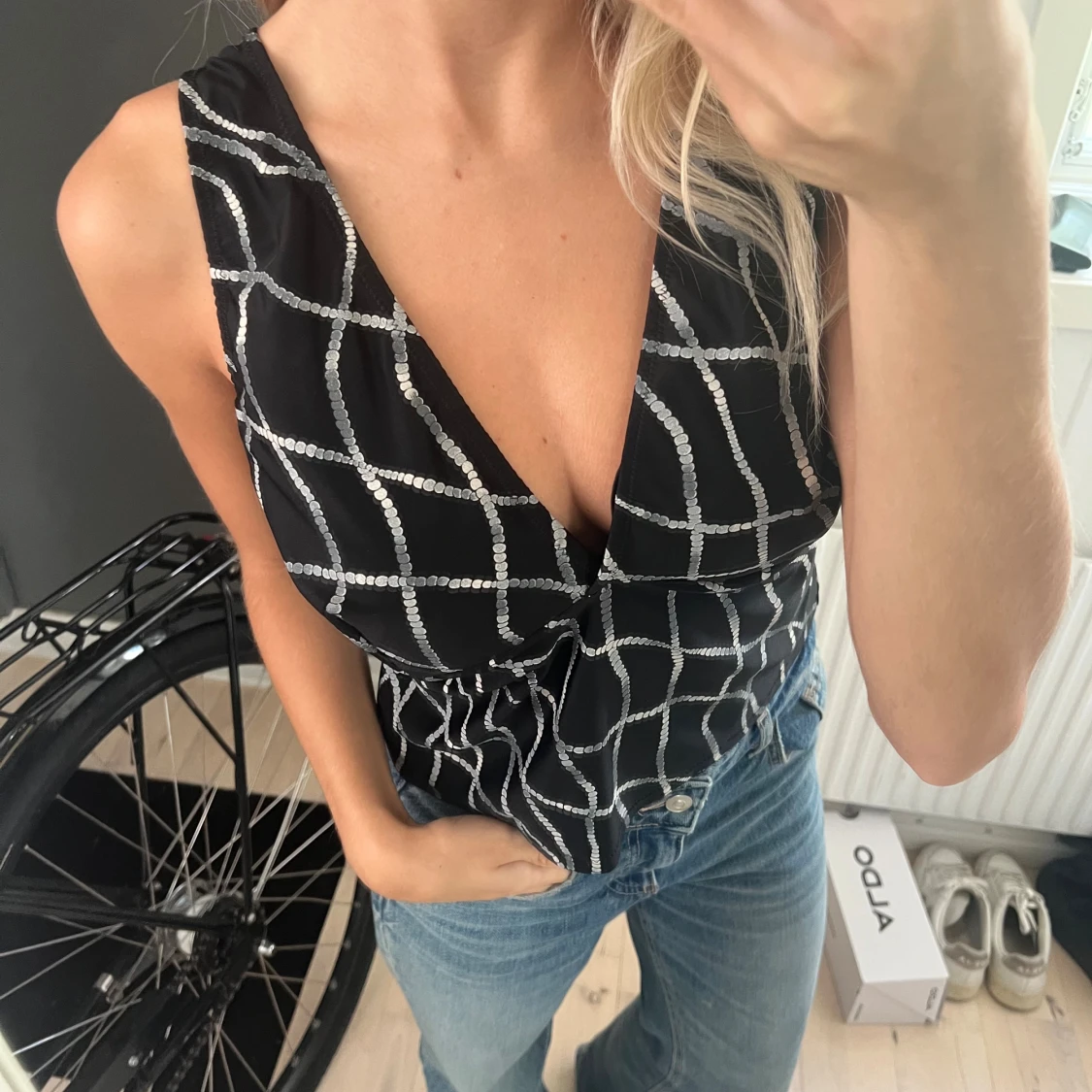 Svart linnetopp med v-ringning - 1