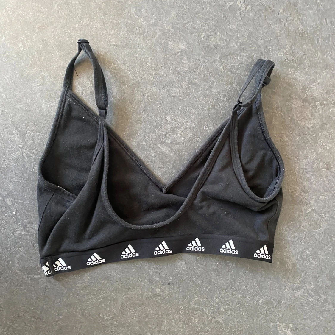 Svart linnetopp från Adidas - 1