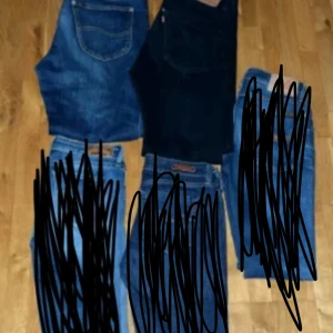 Jeans Bulk - Säljer fem par Jeans i Bulk eller styckvis storlek och sånt finns i Profilen. bara två kvar
