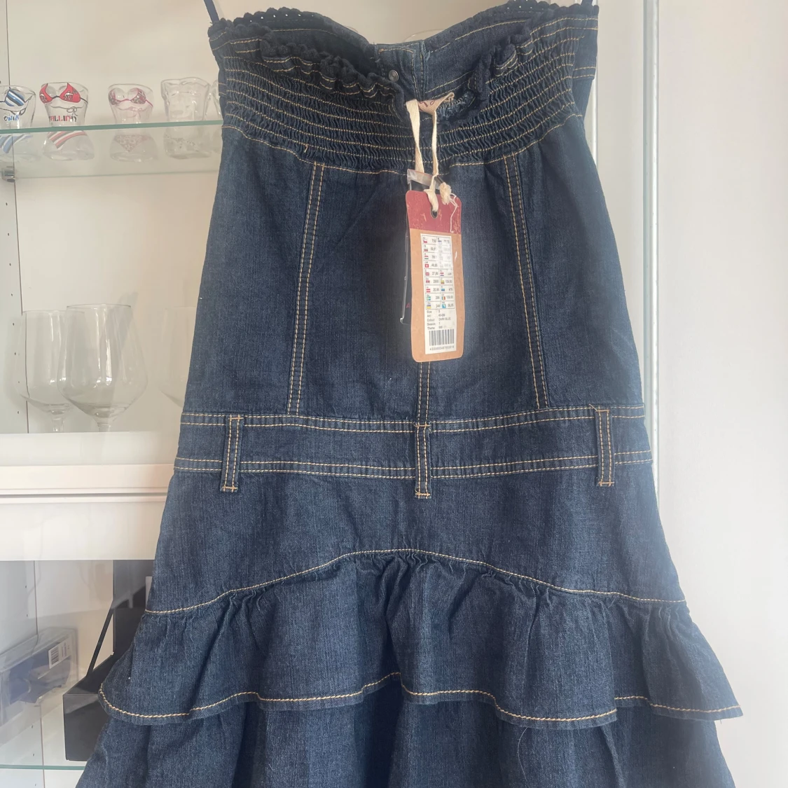 Jeansklänning med volanger från Fishbone - 1