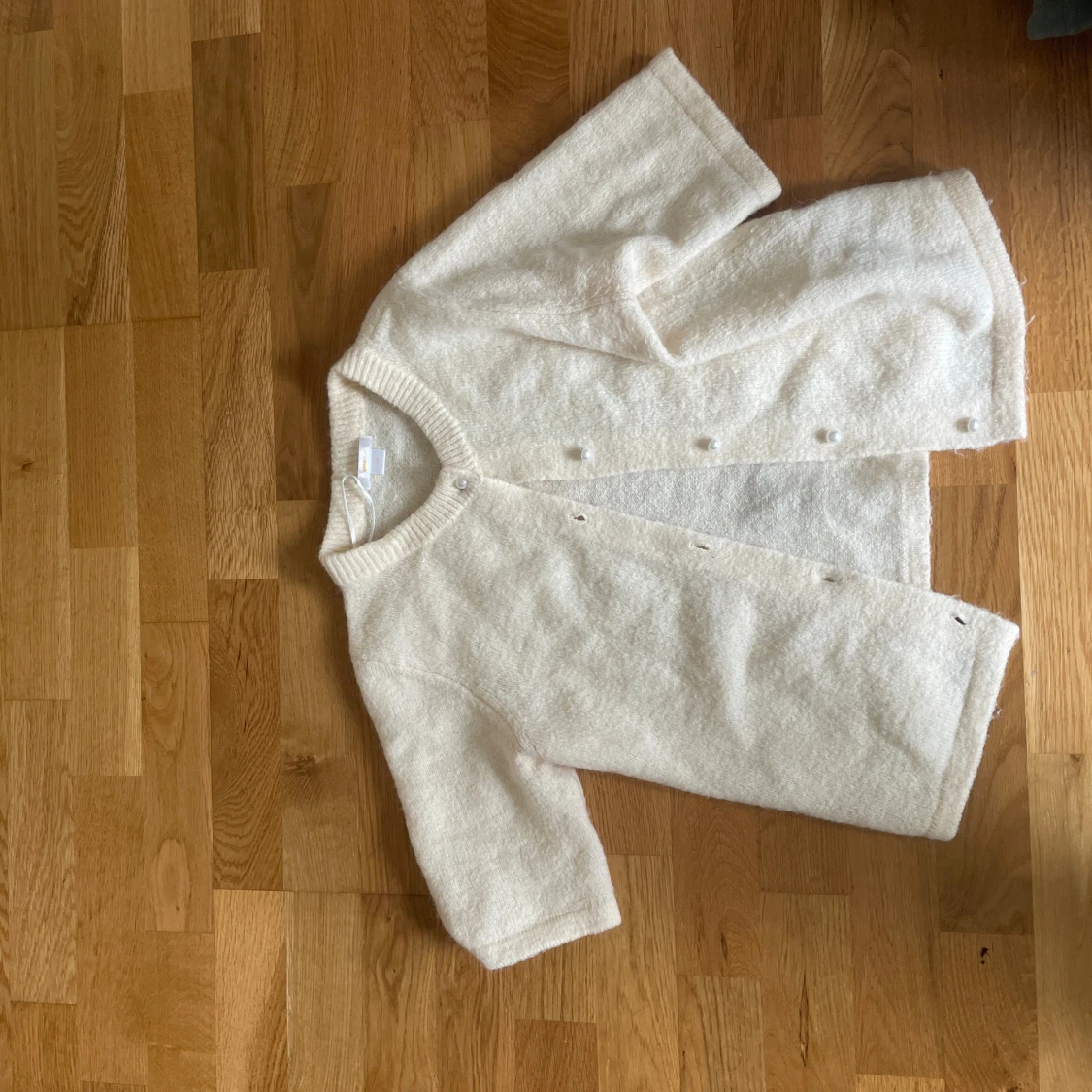 Ljugul kofta med kort ärm från Gina Tricot - 1