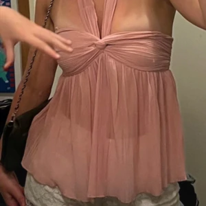 Populär rosa zara topp - Eftertraktad zara topp som är jättee snygg!!