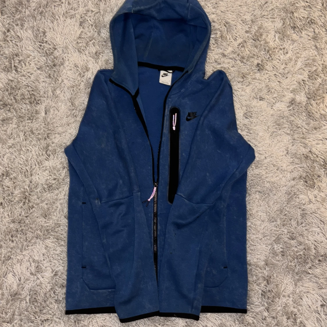 Blå hoodie från Nike med dragkedja