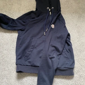 Moncler kofta - En riktigt skön moncler zip 100% äkta hade suttit riktigt fint till hösten 