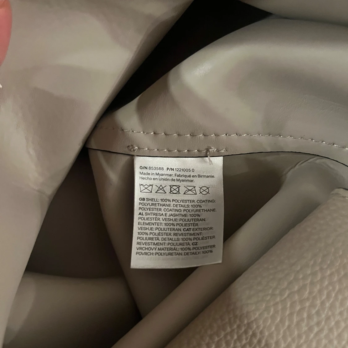 Beige axelväska från H&M i syntet - 2