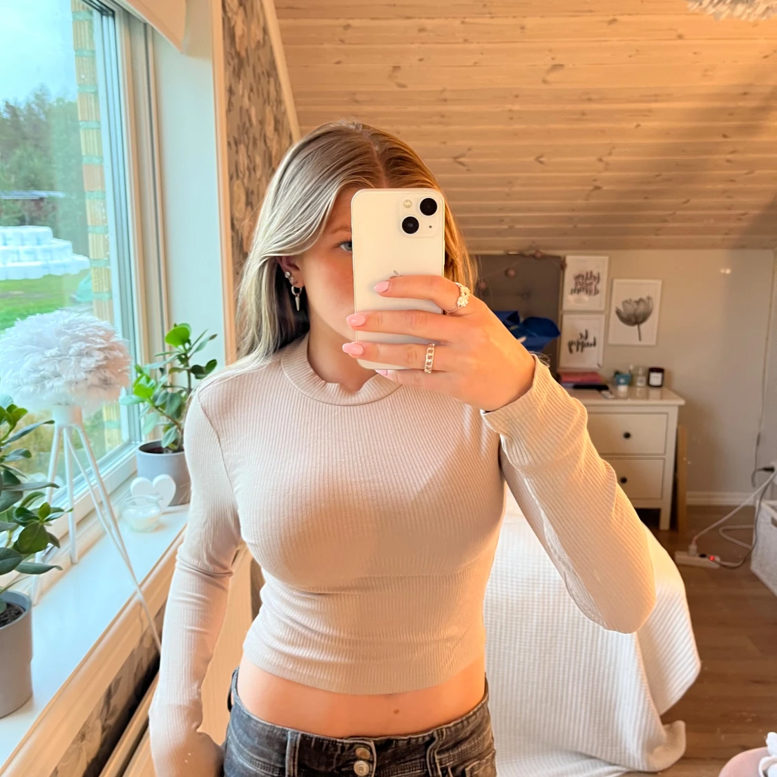 Beige ribbad croppad långärmad topp