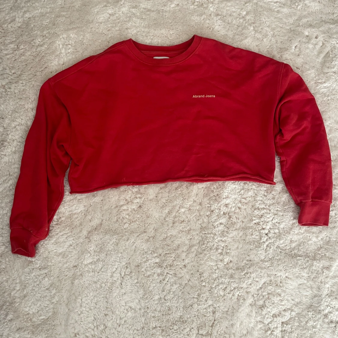 Röd croppad sweatshirt från Abrand Jeans