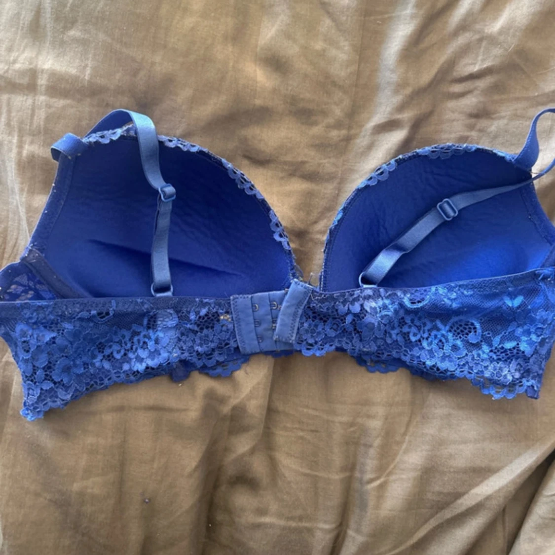 Blå spetsig bh-topp med blommönster - 1