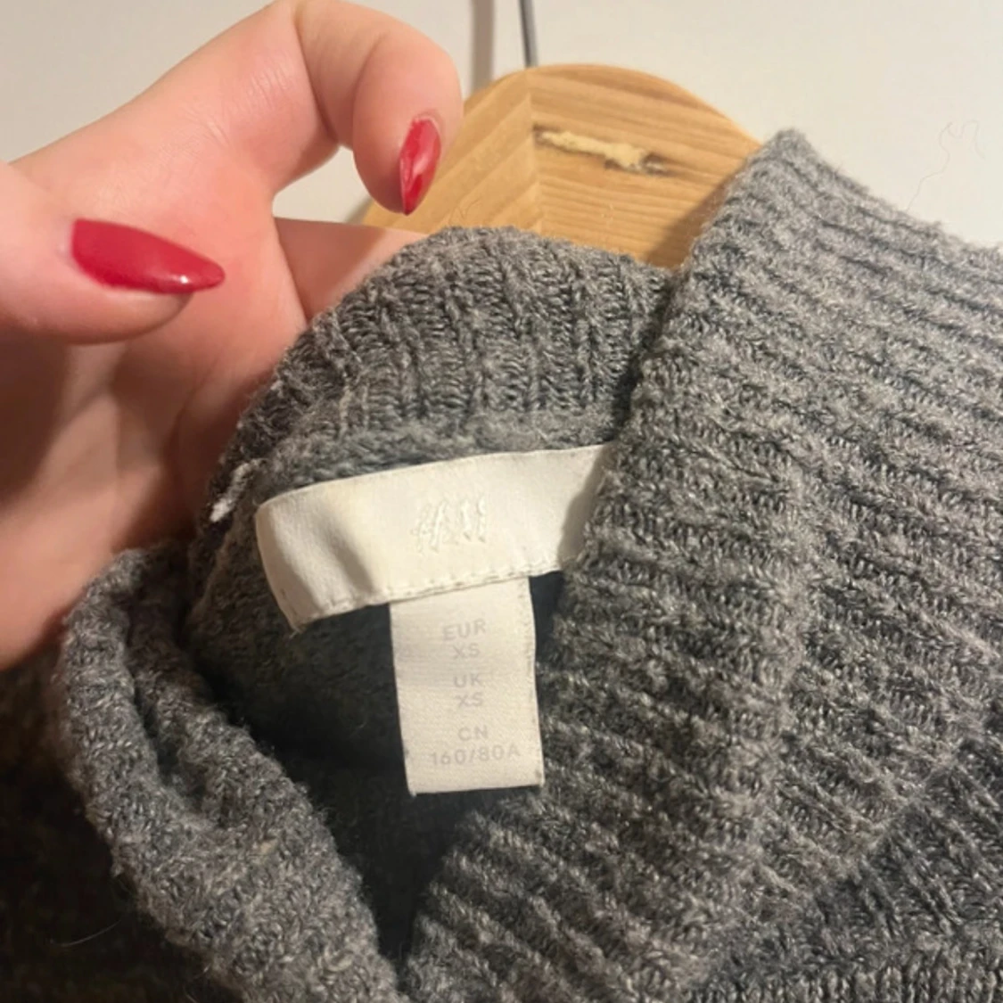 Grå polotröja från H&M i stickat - 1