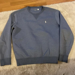 Ralph lauren hoodie  - Tja, säljer en fet Ralph lauren hoodie/ sweatshirt skick 10/10 storlek M 😇💫vid frågor hör gärna av dig💫 pris ej hugget i sten 💵💵