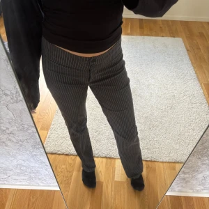 Kostymbyxor  - Superfina! Avklippta i benen