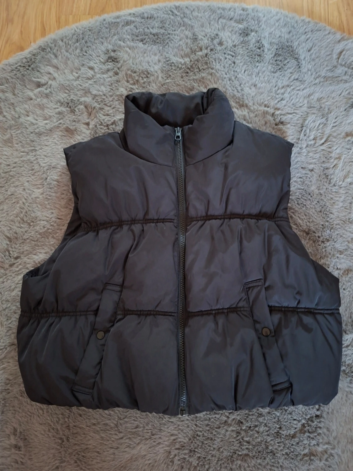 Svart dunväst från H&M Divided M