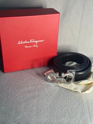 Bälte - Helt ny, skriv om du har frågor eller om du vill ha föer bilder.