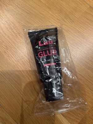 Glue från luunails  - Glue från luunails. Oöppnad