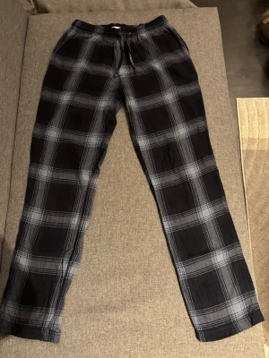 Pyjamasbyxor - Mysiga pyjamasbyxor från Cubus i storlek S🙏