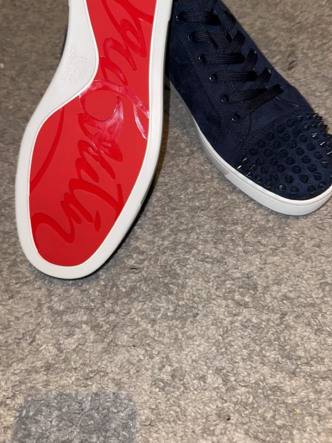 Marinblåa mocka skor med röd undersida - 2