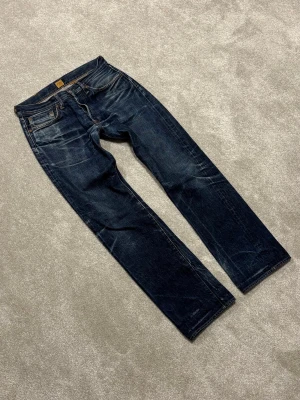 Indigofera Selvage Jeans - Indigofera Jeans | Modell: Clint | Skick 8/10 bra | *lagning gren | Nypris 3000kr | Mitt pris 999kr | Midja: 41cm | Längd: 106cm | Benöppning: 21cm | Kom pm vid frågor eller funderingar! | Postas eller möts upp i Gävle! 