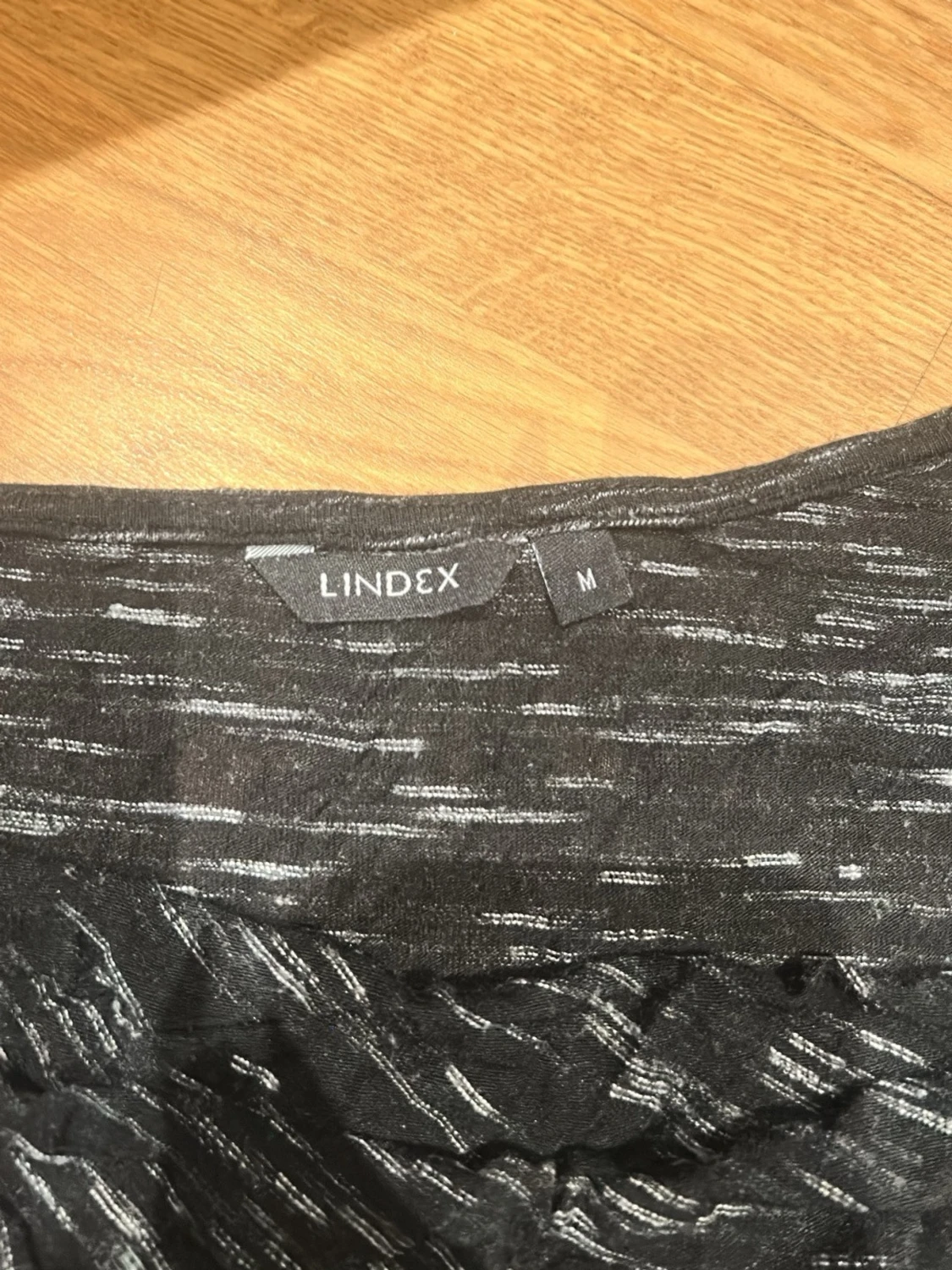 Svart mönstrad topp från Lindex - 2