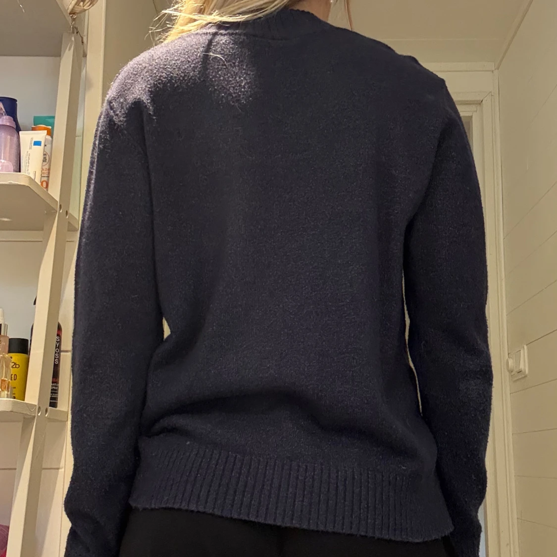 Mörkblå stickad tröja  - 1