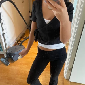 Svart omlot kofta!💕 - Snygg omlot kofta, stolek xs!💓 (Det är spegeln som är smutsig).