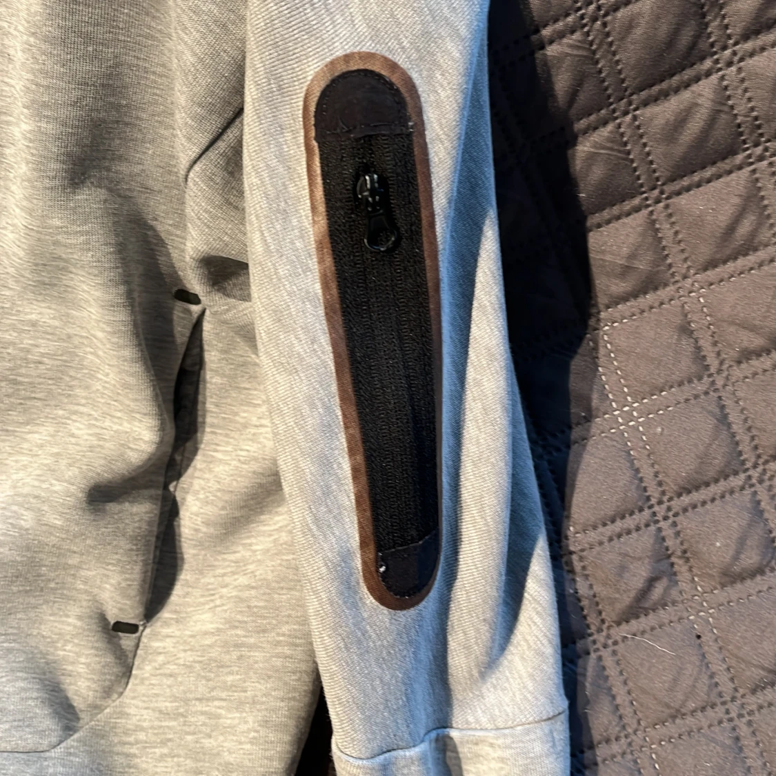 Grå hoodie från Nike med dragkedja - 4