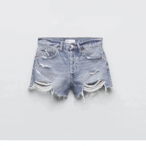 Zara Shorts  - Shorts från zara i storlek 32 som var för små för mig!  Original pris är 329kr🤗🤗🤗
