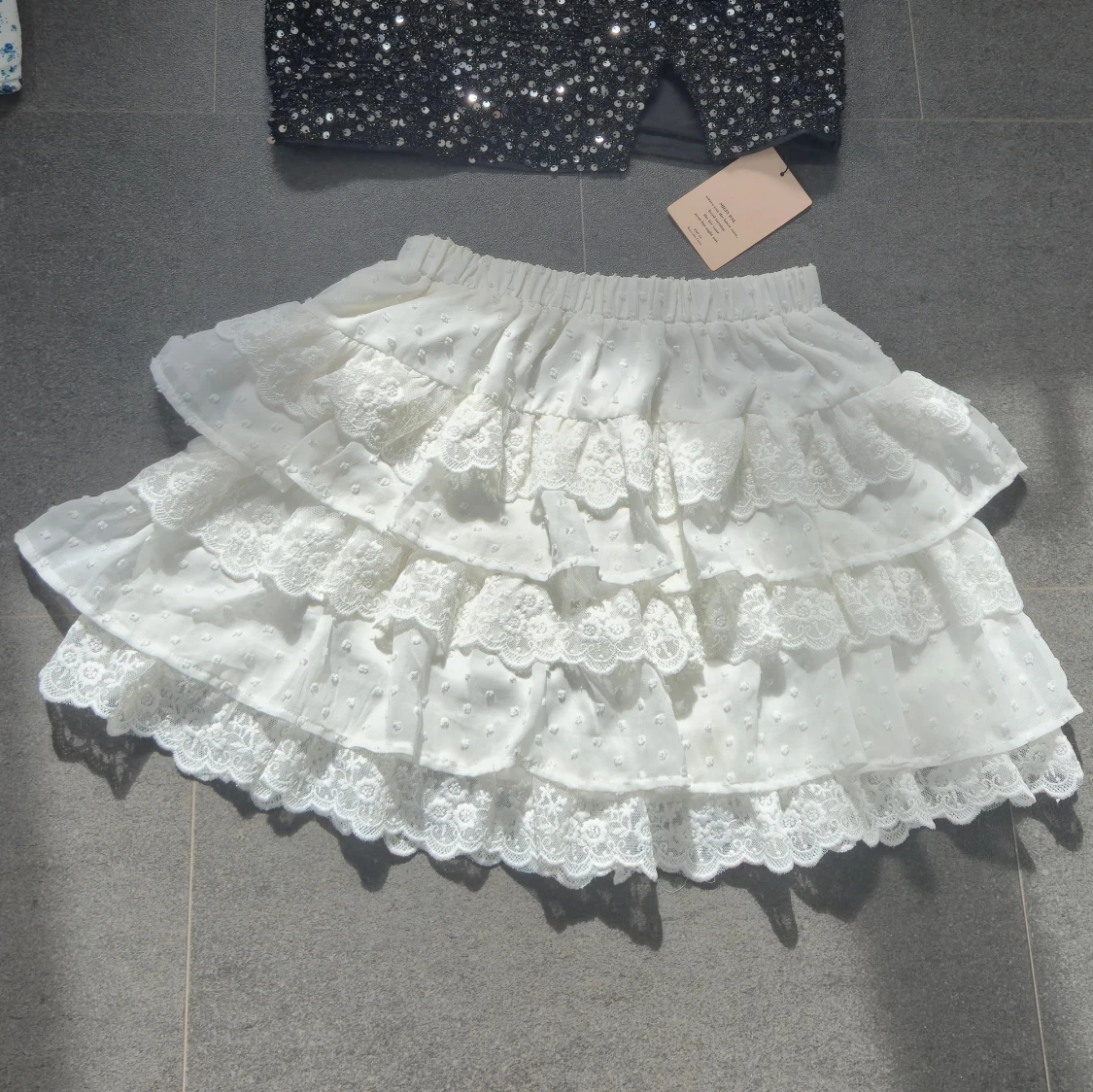 Svart paljettklänning och kjol 