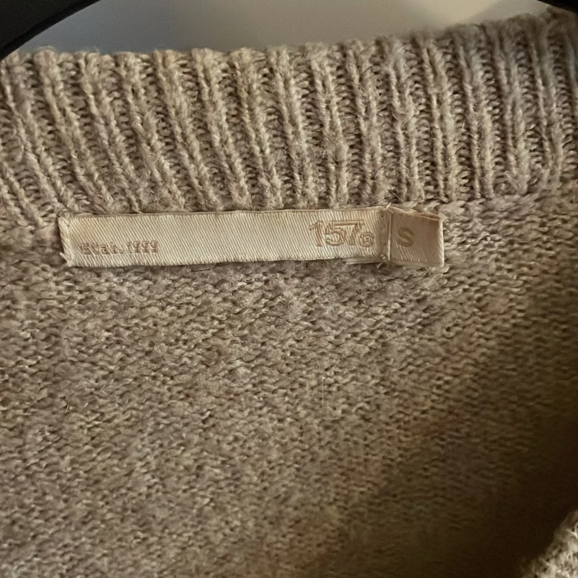 Beige stickad tröja från 157 - 2