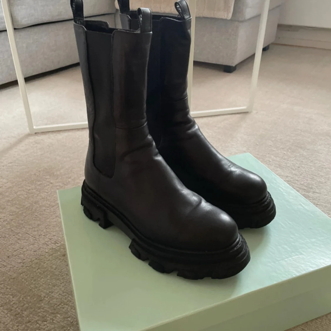 Chunky svarta chelsea boots i skinn