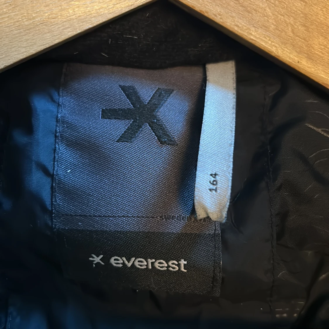 Svart pufferjacka från Everest 164 - 2