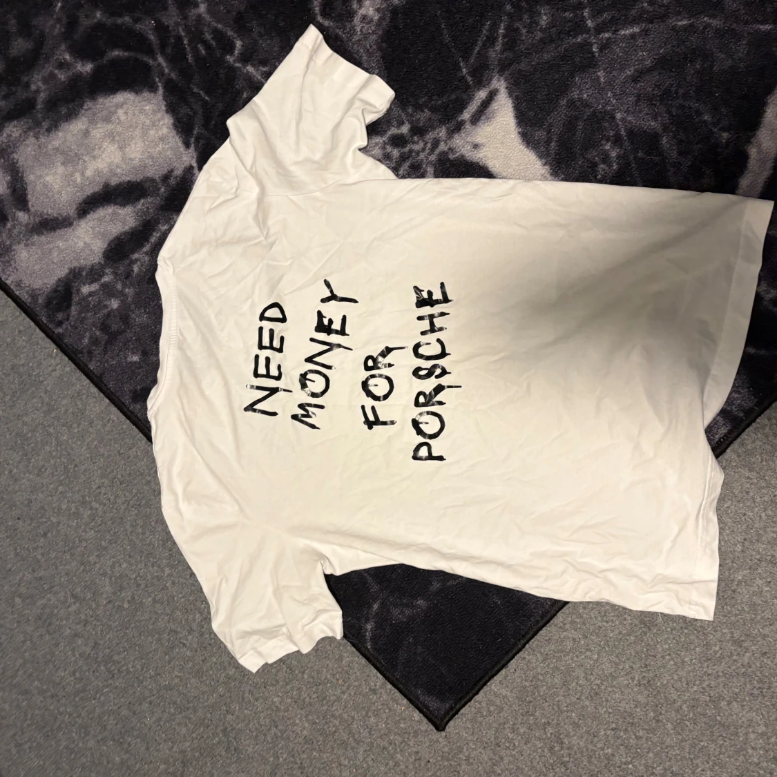 Vit t-shirt från BVALDI med tryck