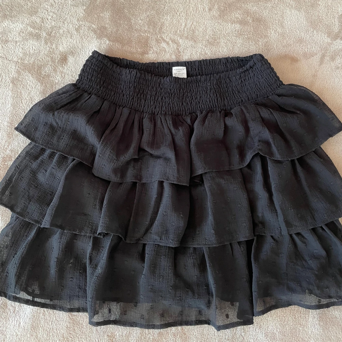 Svart volangkjol från Lindex - 2