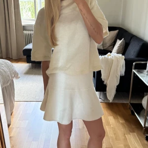 Krämvit stickad minikjol - Söt stickad minikjol, perfekt i höst garderoben 💕