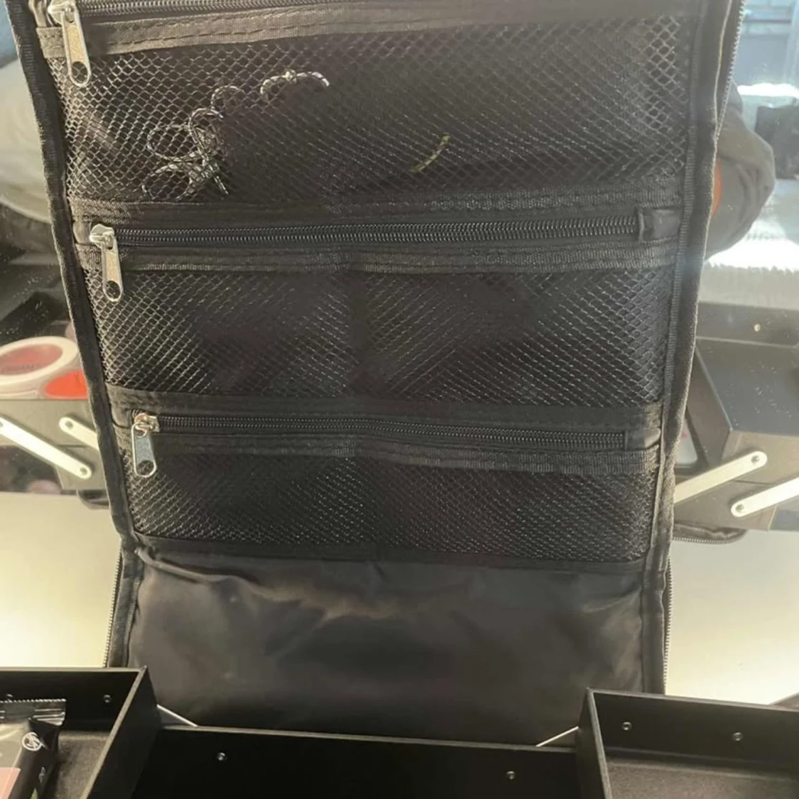 Shelas - Svart quiltad sminkväska med dragkedja - 3