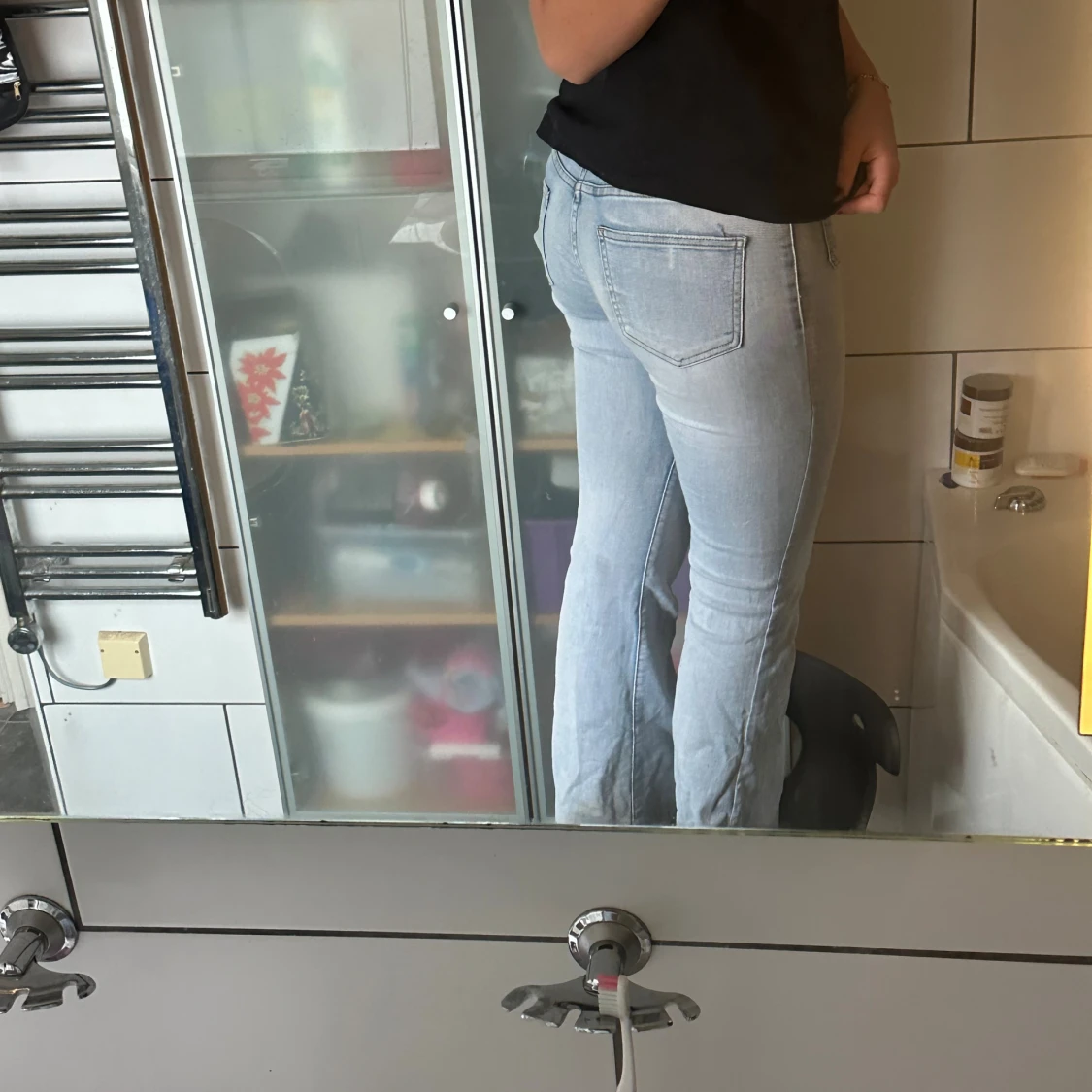 Ljusblå bootcut jeans med fickor - 1