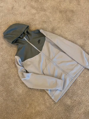 Nike zip up  - Riktigt fin! Inga fel alls bara inte min still längre.