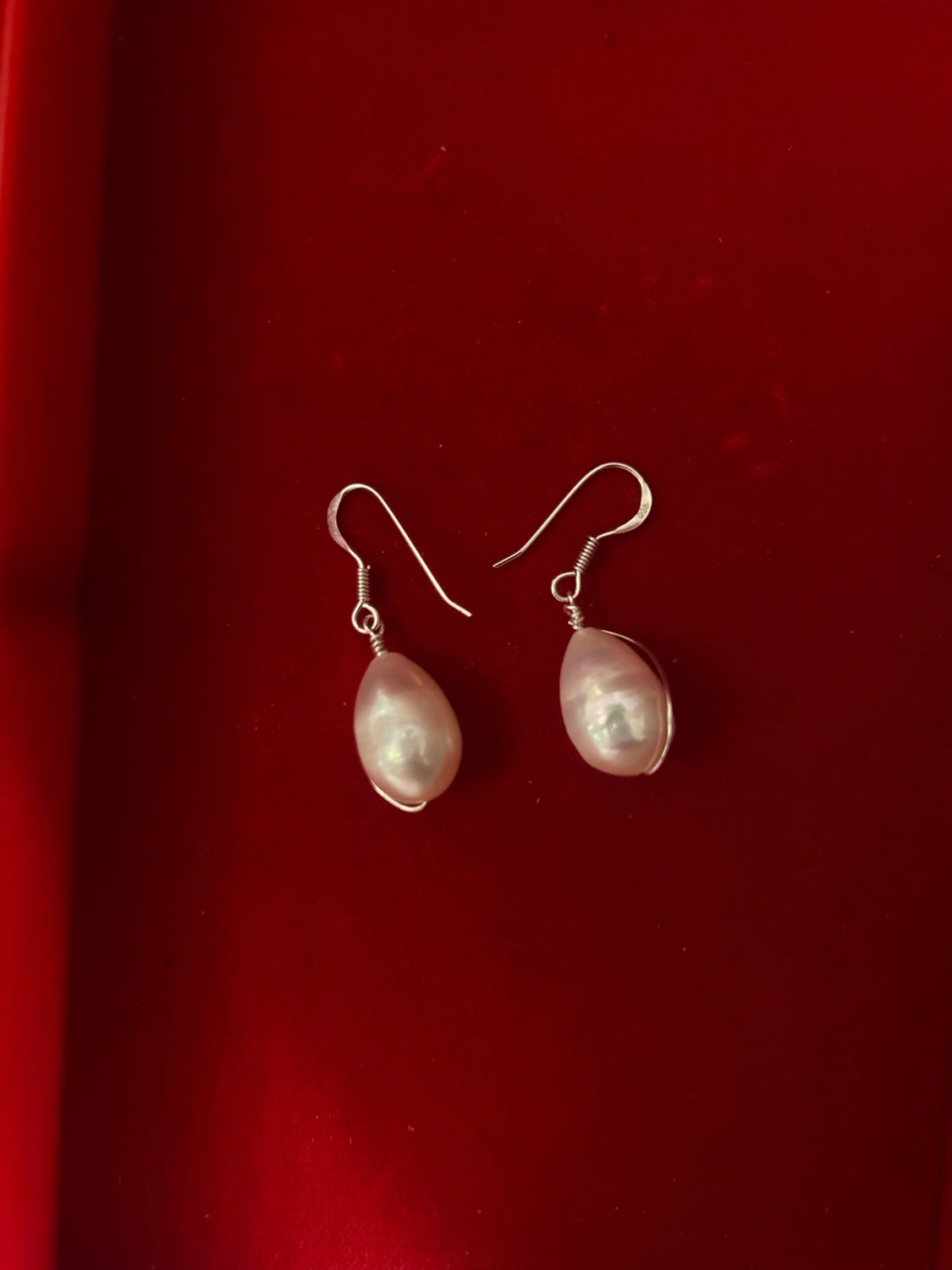 Äkta Silvriga örhängen med vita pärlor