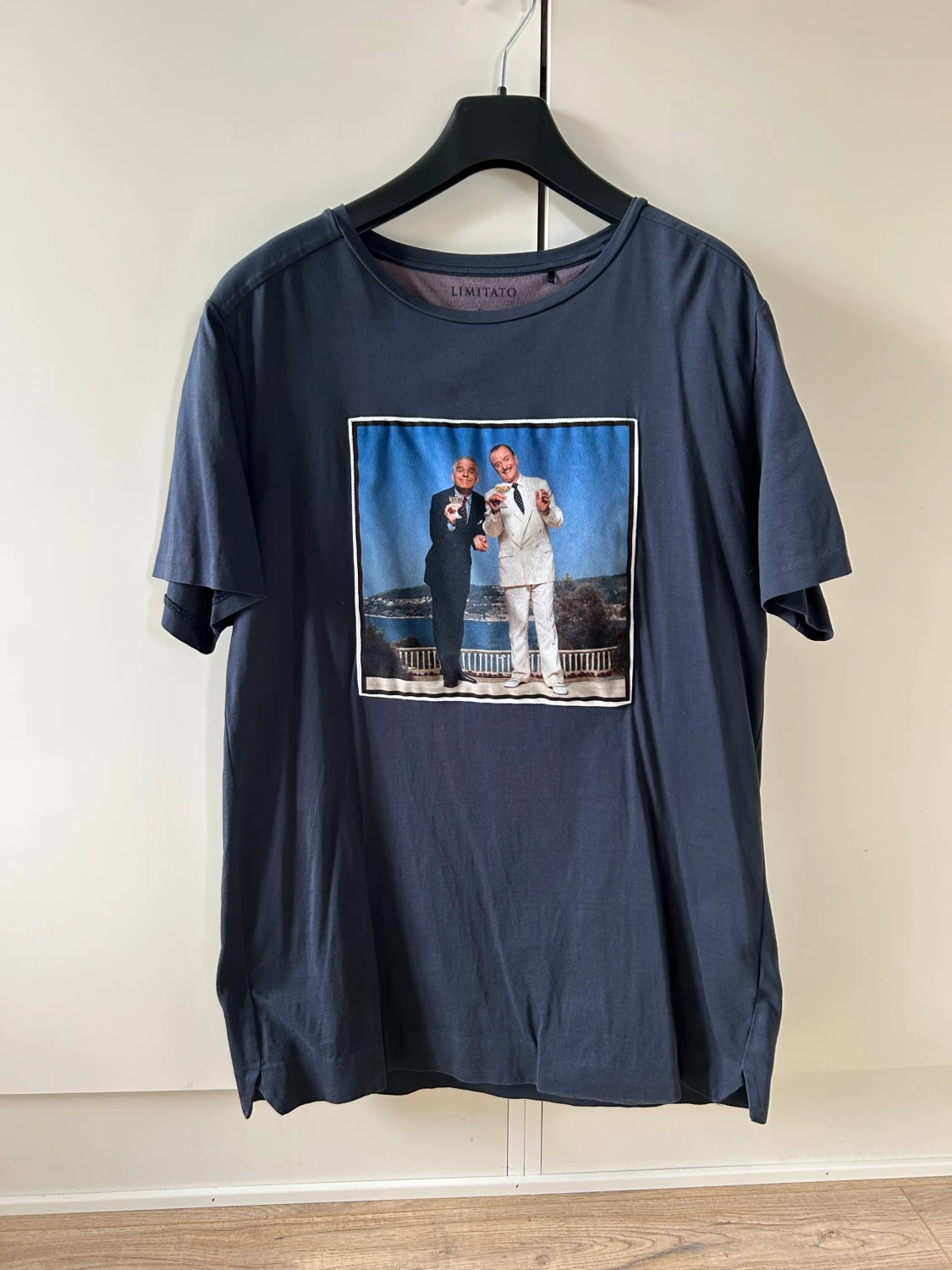 Mörkblå t-shirt från Limitato med print