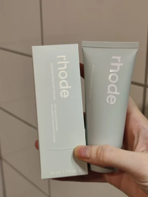 Rhode Barrier Restore Cream 50ml  - Rhode Barrier Restore Cream. 50ml. Ny i förpackningen. Plommberad enligt bild.