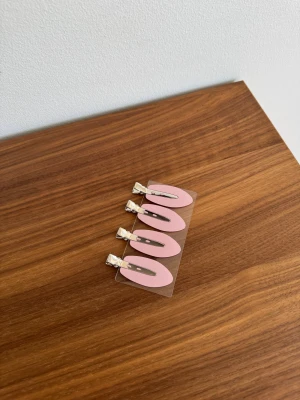 Hårklämmor från Kylie Jenner - Är helt nya och oanvända.