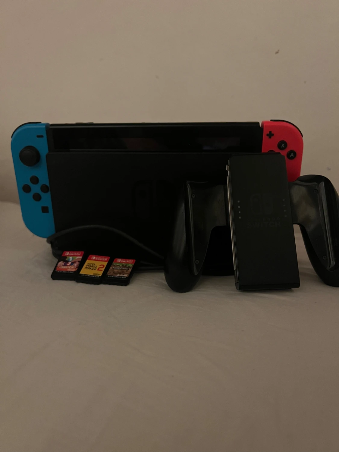 Nintendo Switch med spel och tillbehör