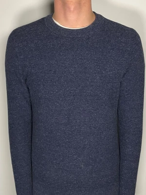 J.Lindeberg tröja - Säljer en riktigt snygg och trendig J.Lindeberg tröja i fint skick, storlek S, vid frågor är det bara att skriva //Gramenti