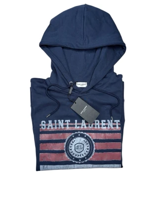 Saint l🅰️uren hoodie  - Säljer en riktigt fet hoodie passar perfekt till alla outfits och även års tider, hoodien är i stlrk M och passar perfekt om du vill unna dje själv en tidigt julklapp 🎁